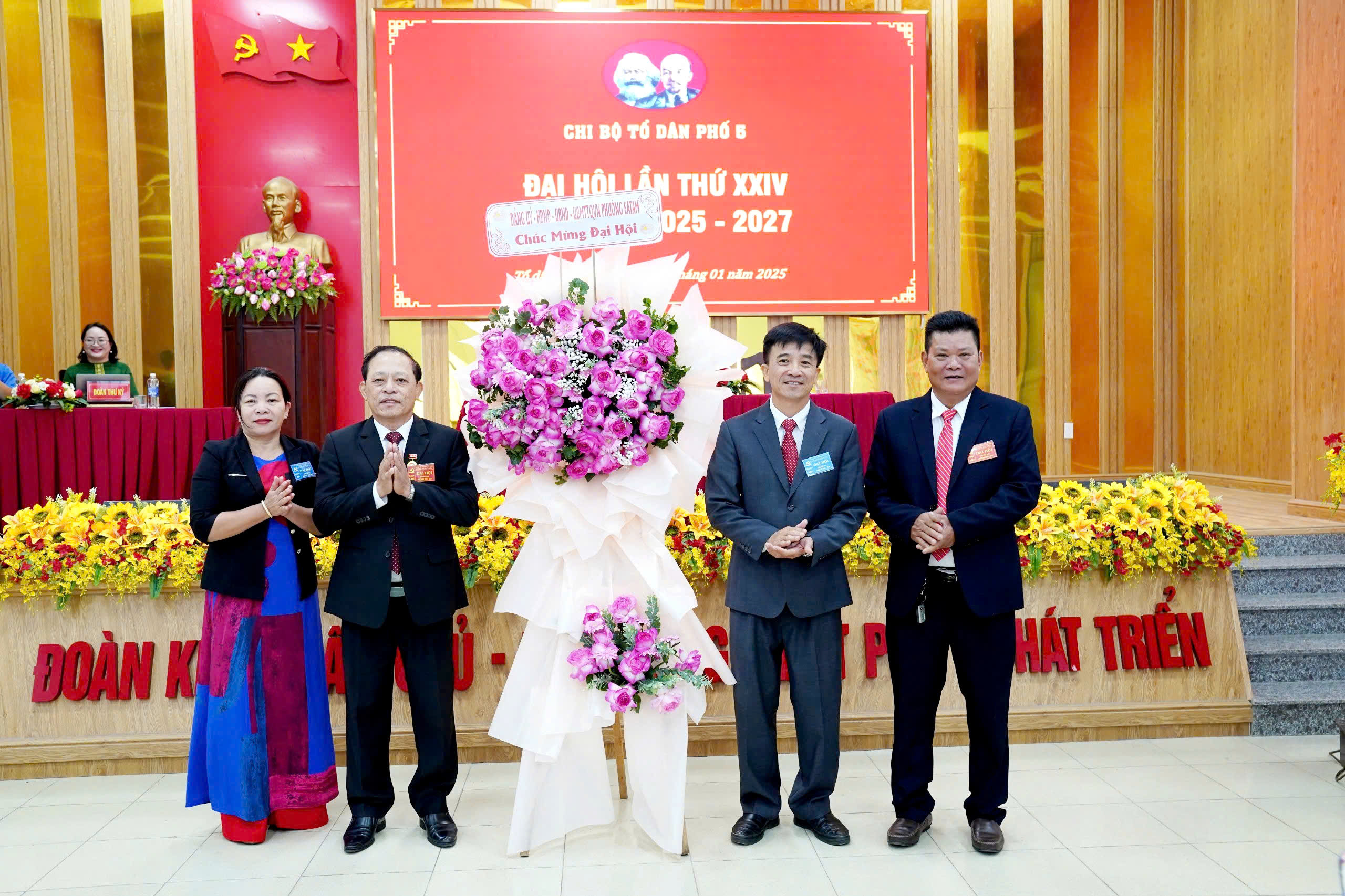 HINH 2 - DAI HOI DIEM CB5